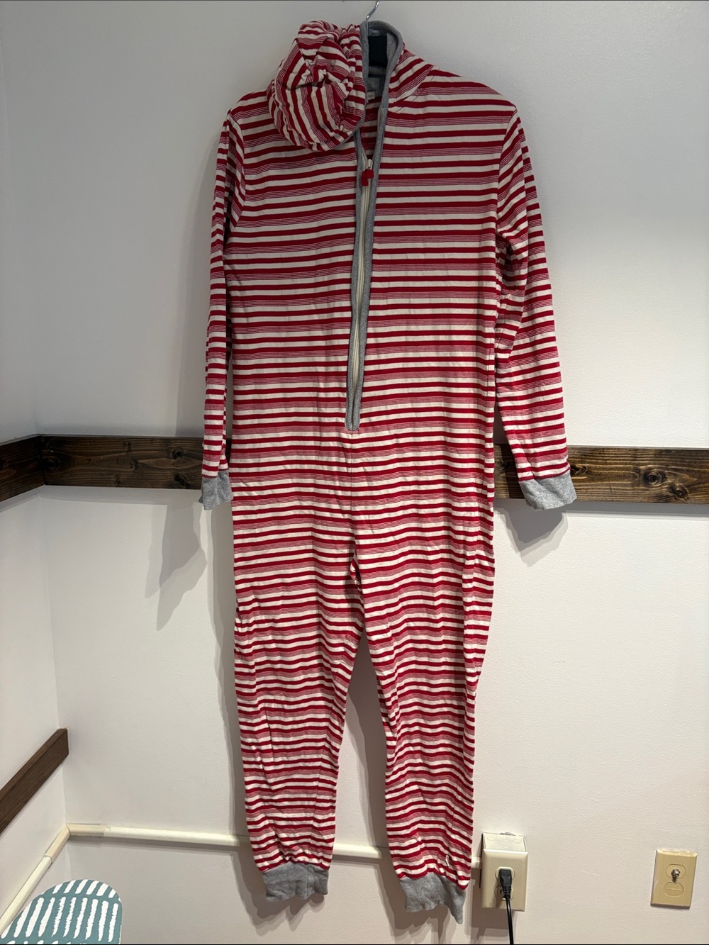 EUC Sz S Burts Bees Red and White Stripe One-Piece Pajamas with Hood